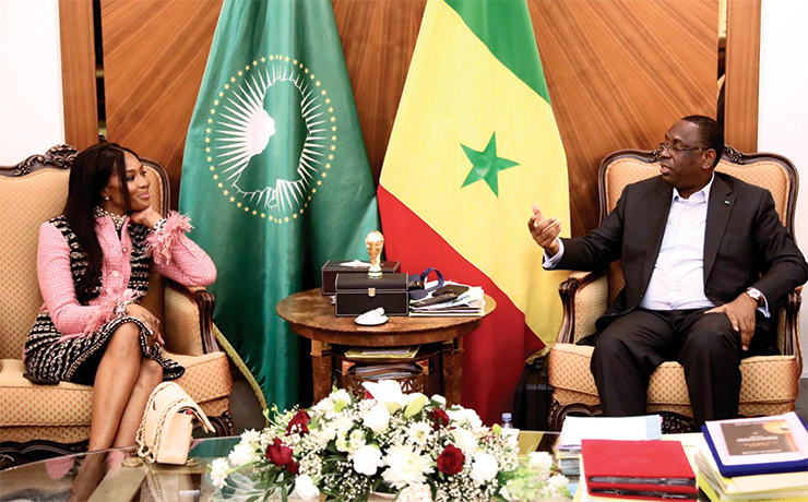 세네갈 대통령 마키 살(Macky Sall)과 함께(2022년 다카르).