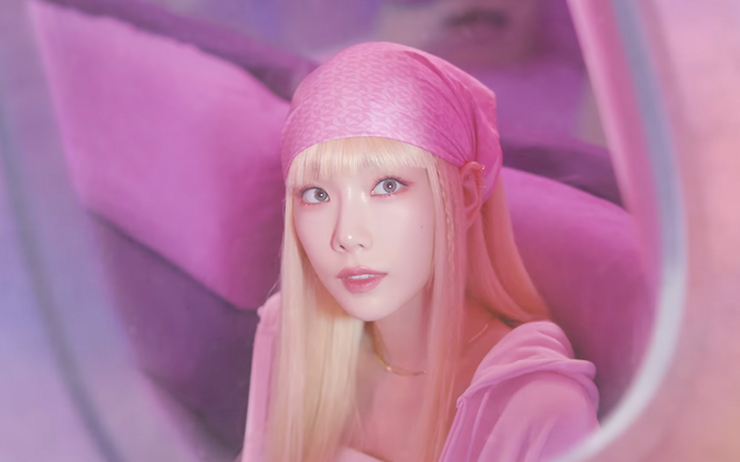 태연 WEEKEND M/V
