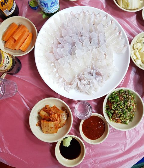 한 송이 국화꽃을 닮은 활어회