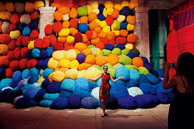 실라 힉스(Sheila Hicks), ‘Escalade Beyond’, 2016~17