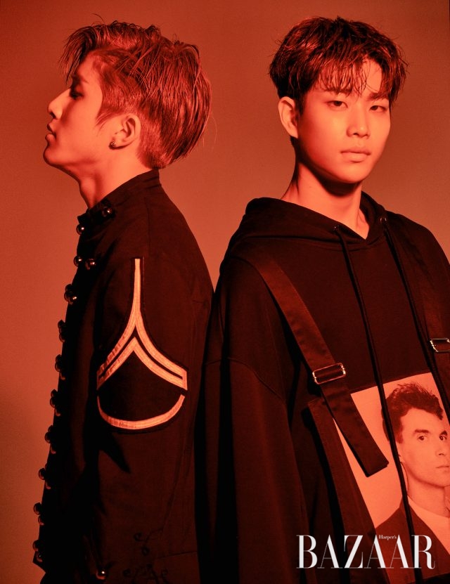 (왼쪽부터) 진진이 입은 재킷은 Ports 1961 제품.MJ가 입은 오버올, 후드 티셔츠는 모두 Raf Simons by Mue 제품.