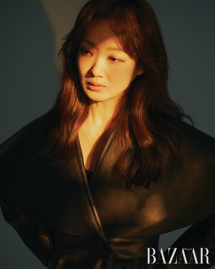 벨티드 가죽 재킷은 Dint.
