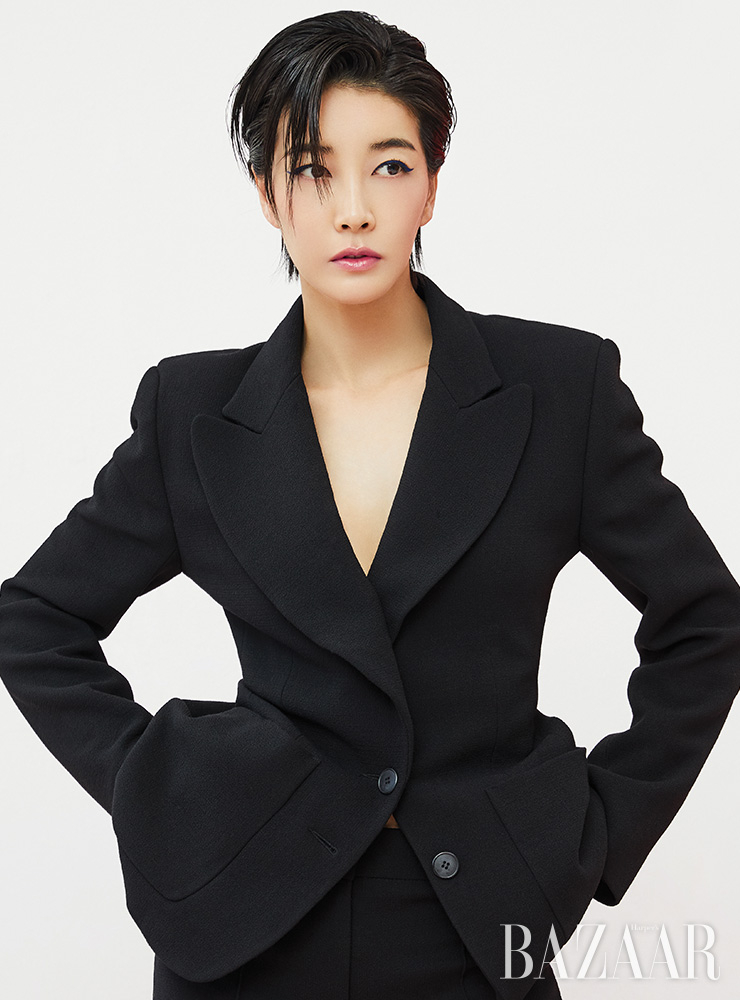 셋업 수트는 Raey by Matchesfashion.