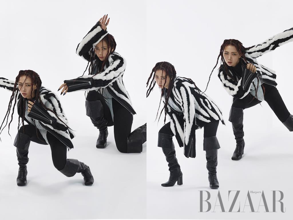 지브러 패턴 시어링 레더 재킷, 보디수트, 스웨터, 스웨트팬츠는 모두 Rick Owens. 니하이 부츠는 Recto.