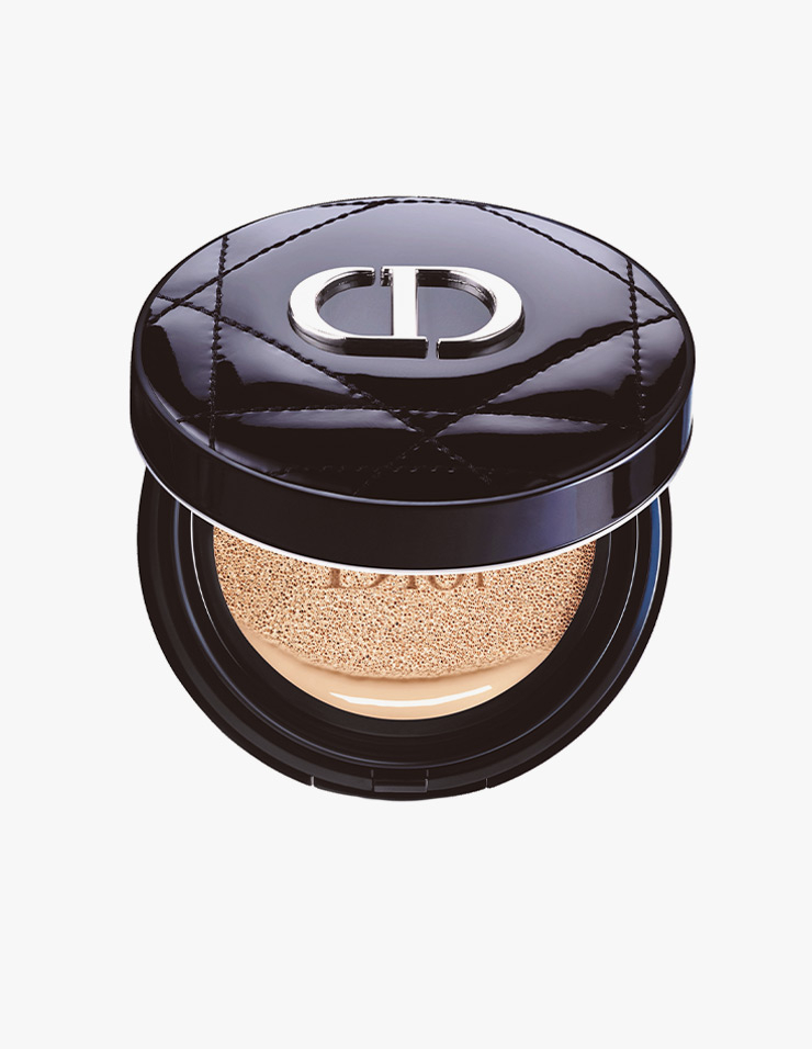 Dior 디올 포에버 스킨 글로우 쿠션 SPF50/ PA+++ 8만4천원대.