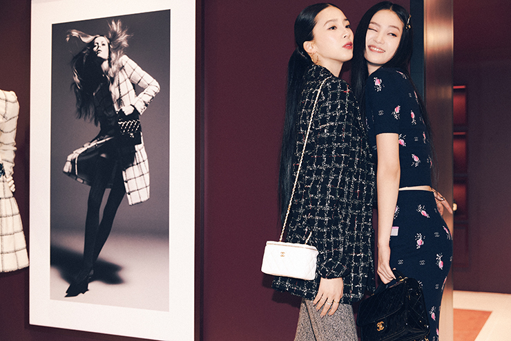 칵테일 파티에 참석한 모델 아이린과 신현지.
