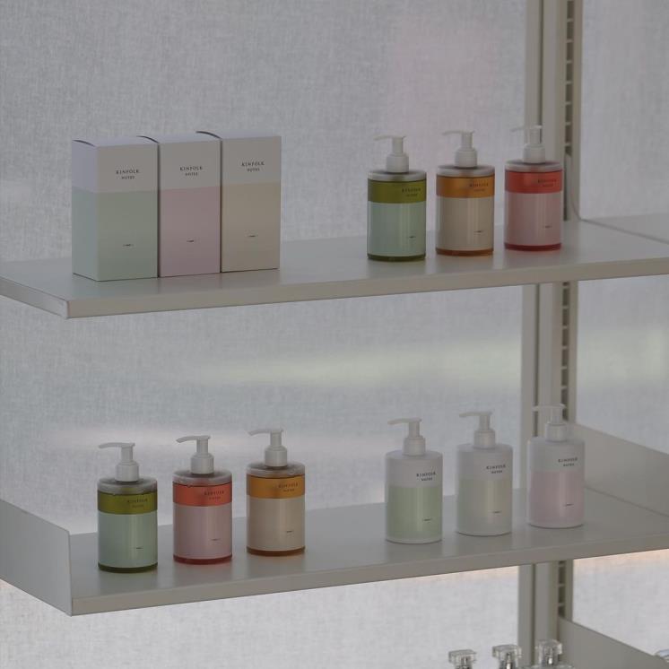Kinfolk notes 워시 300ml 4만8천원, 로션 300ml 4만8천원, 핸드크림 50ml 3만2천원