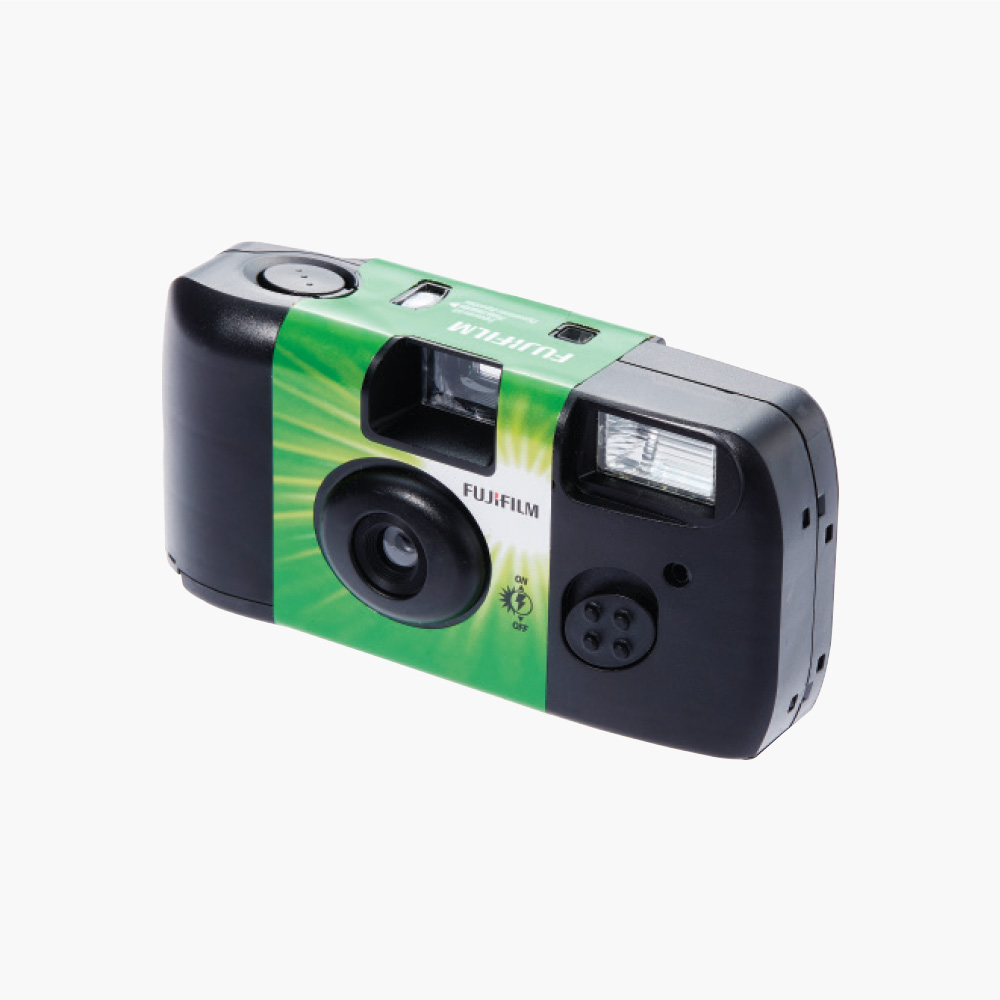 늘 가방에 챙겨 다니는 일회용 필름카메라는 Fujifilm