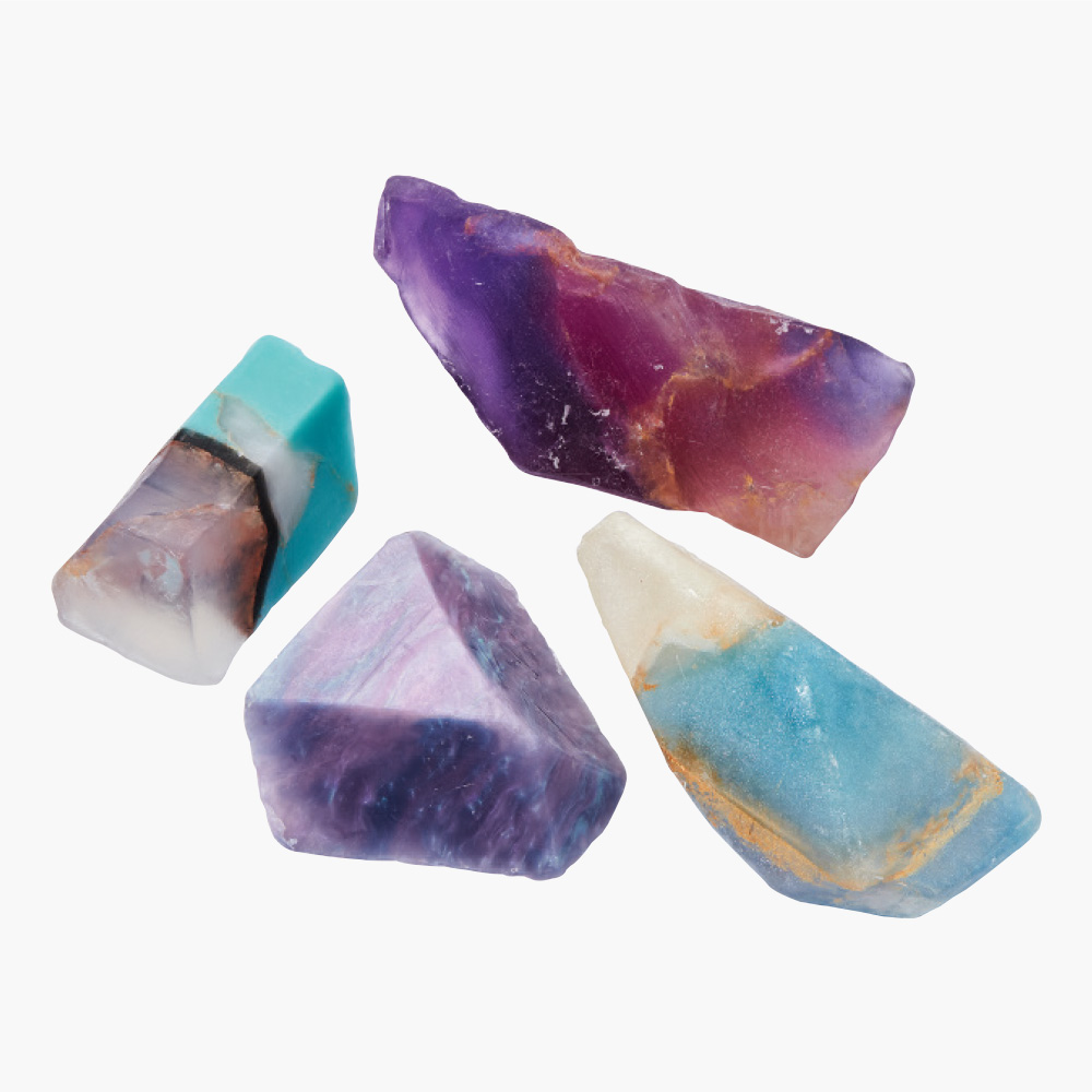 컬렉팅하고 있는 크리스털 원석들.