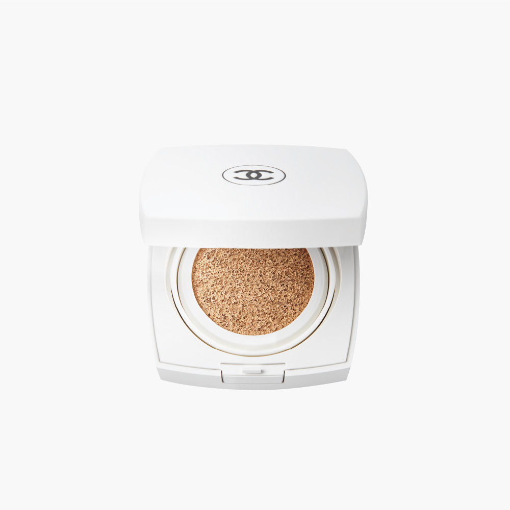 <strong>Chanel</strong> 르 블랑 브라이트닝 젠틀 터치 파운데이션 SPF30/ PA+++ 8만1천원.