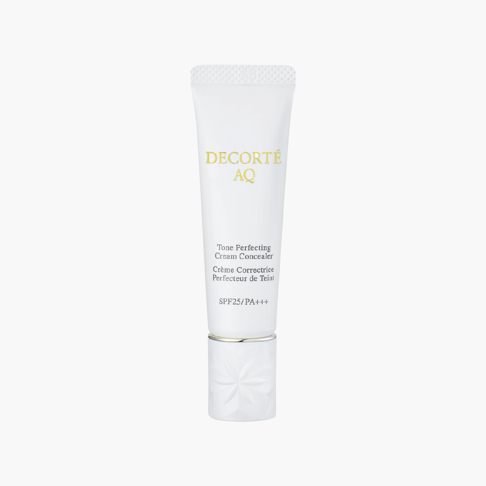 <strong>Decorte AQ</strong> 톤 퍼펙팅 크림 컨실러, 01 라이트 5만5천원.