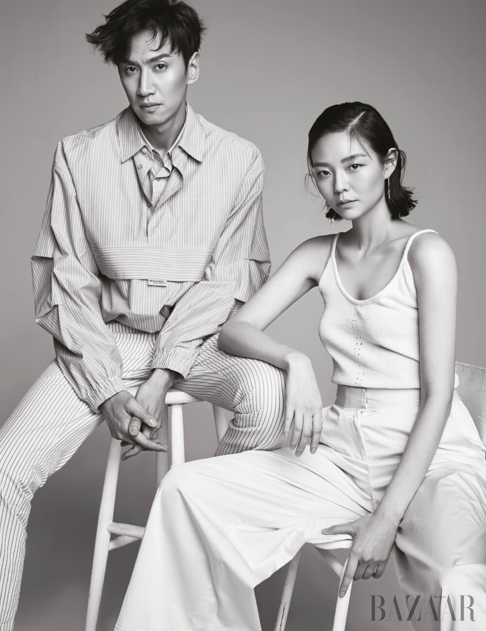 이광수가 입은 스트라이프 셔츠는 Munn, 팬츠는 Man ON The Boon. 이솜이 입은 니트 슬리브리스는 Neul, 와이드 팬츠는 Cos, 귀고리는 Hermès.