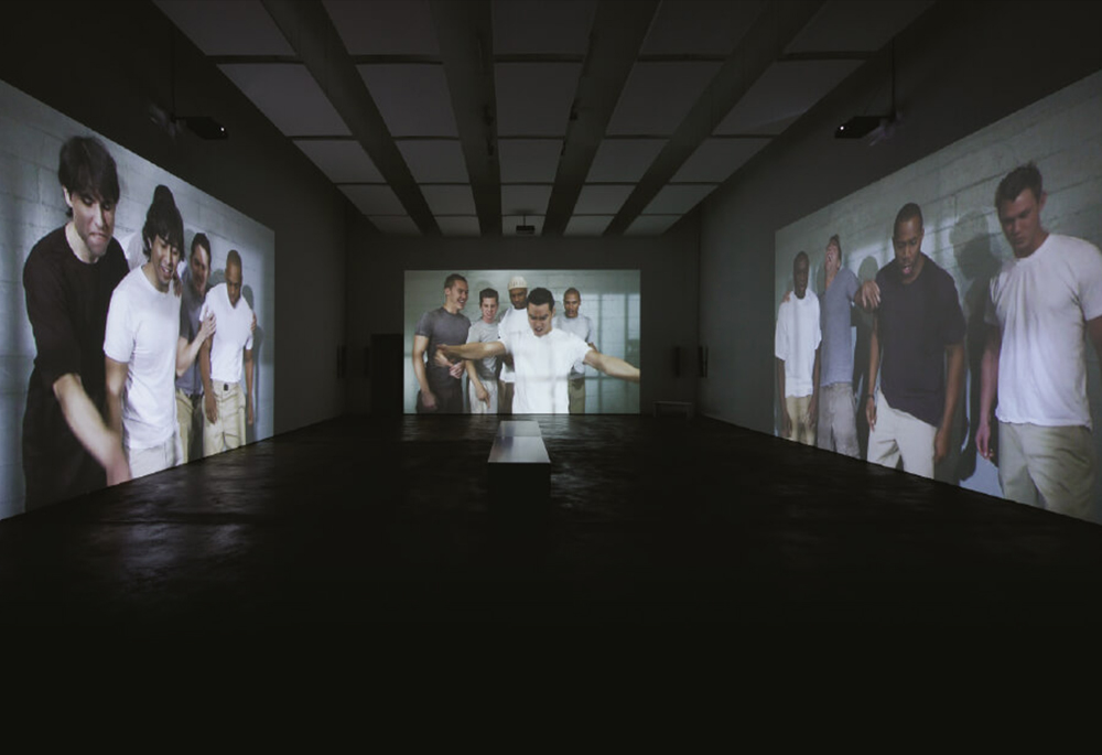 <The Globe Shrinks> 전시 전경, 스프루스 마거스, 베를린, 2010. 