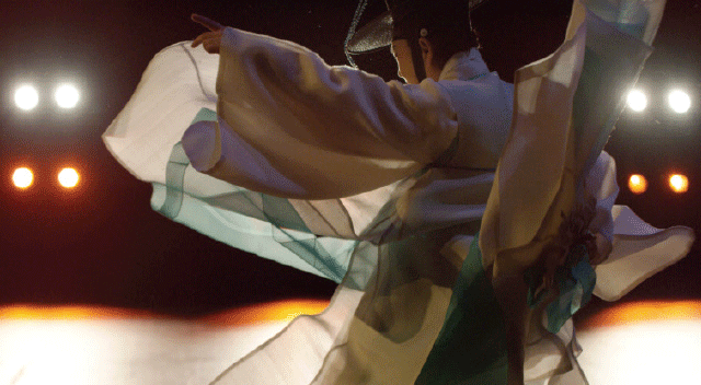 ‘섬광, 잔상, 속도와 소음의 공연’, 2019, 비디오 사운드 설치, 가변크기.