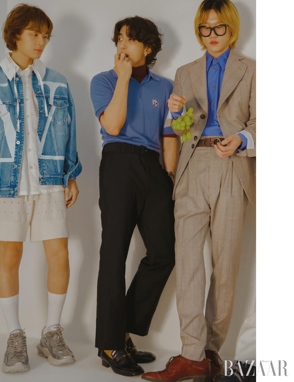 (왼쪽부터) 도형(기타) 데님 재킷은 Valentino, 블라우스, 쇼츠는 모두 00000(Young Oh), 슈즈는 Valentino Garavani. 정훈(보컬) 니트 톱, 팬츠, 벨트는 모두 Prada, 귀고리는 Cloisonne Korea, 팔찌는 모두 Daillorny, 반지는 모두 Ille Lan, 슈즈는 Gucci. 영현(키보드) 재킷, 셔츠, 팬츠는 모두 Vivienne Westwood, 벨트는 Salvatore Ferragamo, 슈즈는 Gucci.
