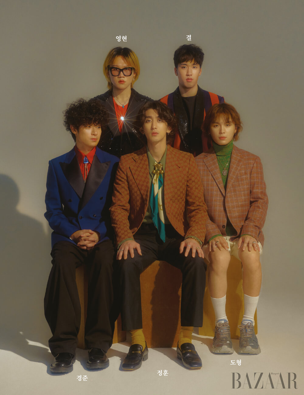 영현 : 재킷은 Kimseoryong, 티셔츠는 Neil Barrett, 귀고리는 Cloisonne Korea, 선글라스, 목걸이는 모두 본인 소장품. 결 : 재킷은 Kimseoryong, 티셔츠는 Salvatore Ferragamo. 경준 : 재킷은 Harrison Tailor, 셔츠는 Gucci, 팬츠는 Salvatore Ferragamo, 볼로 타이는 Cloisonne Korea, 슈즈는 Sonshinbal. 정훈 : 재킷, 스카프, 타이핀으로 연출한 브로치는 모두 Gucci. 팬츠, 벨트는 모두 Prada, 팔찌는 모두 Daillorny, 반지는 모두 Ille Lan, 슈즈는 Gucci. 도형 : 재킷은 Canali, 니트는 Gucci, 쇼츠는 00000(Young Oh), 목걸이, 오른손 중지에 낀 반지는 모두 Daillorny, 왼손 약지에 낀 반지는 S_Sil, 슈즈는 Valentino Garavani.