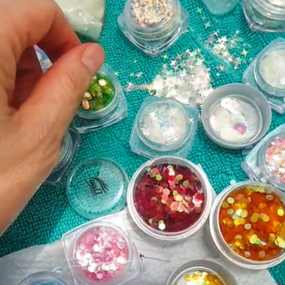 메이크업 아티스트 류현정이 구입한 ＇완소＇ 반짝이들