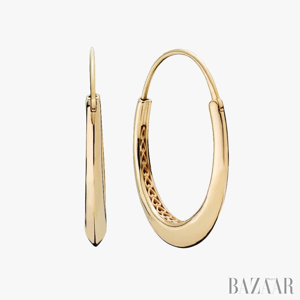 후프 귀고리는 21만8천원 <strong> Pandora</strong>