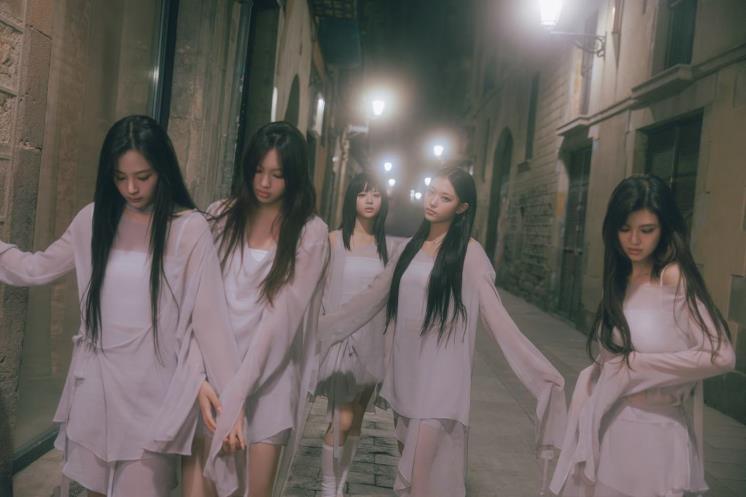 사진 / 어도어