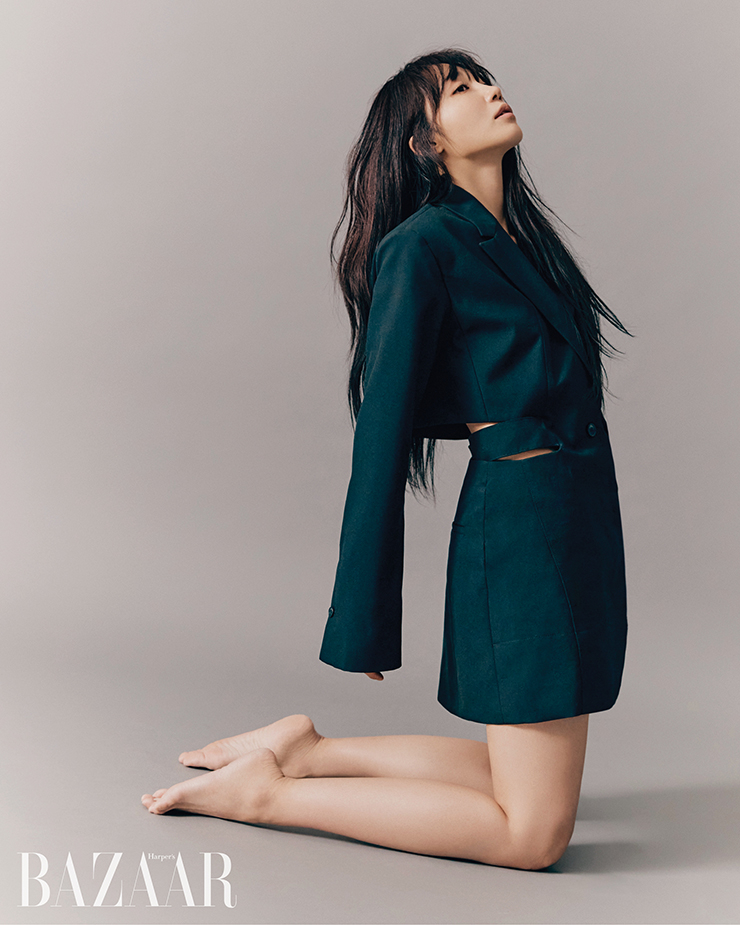 원피스는 Jacquemus by Net-A-Porter.