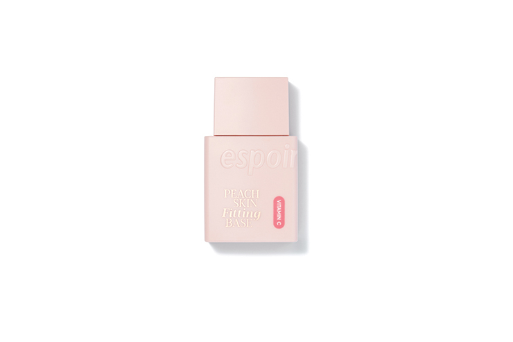 Espoir 피치 스킨 피팅 베이스 올 뉴 SPF50+/ PA++++ 수분감이 느껴지는 워터 젤이 피부에 밀착해 파운데이션의 접착력을 높인다. 2만8천원.