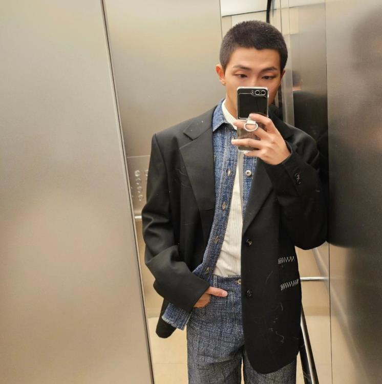사진 / RM 인스타그램