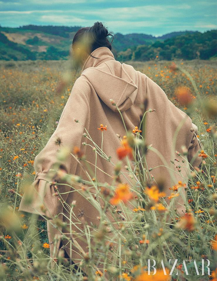 케이프 코트는 MaxMara.