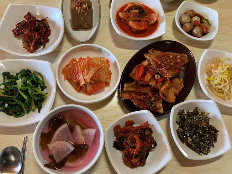 봉천식당의 푸짐한 백반