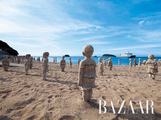 린 순론(Lin Shuen Long), ‘국경을 넘어-바닷물’, 2013, Photo: Yasushi Ichikawa