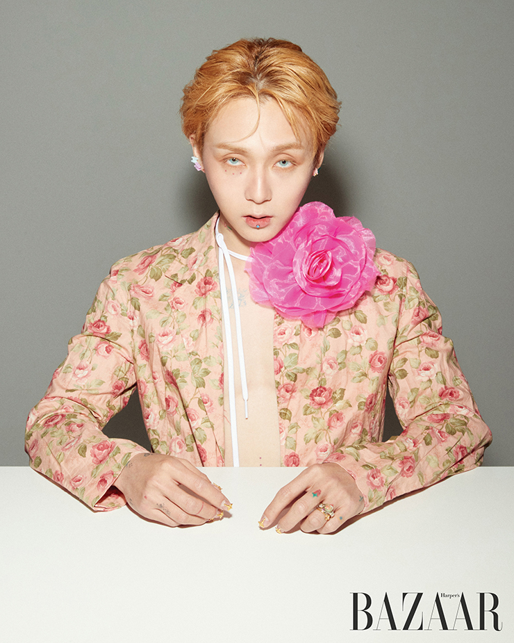 재킷은 Kimseoryong Homme.