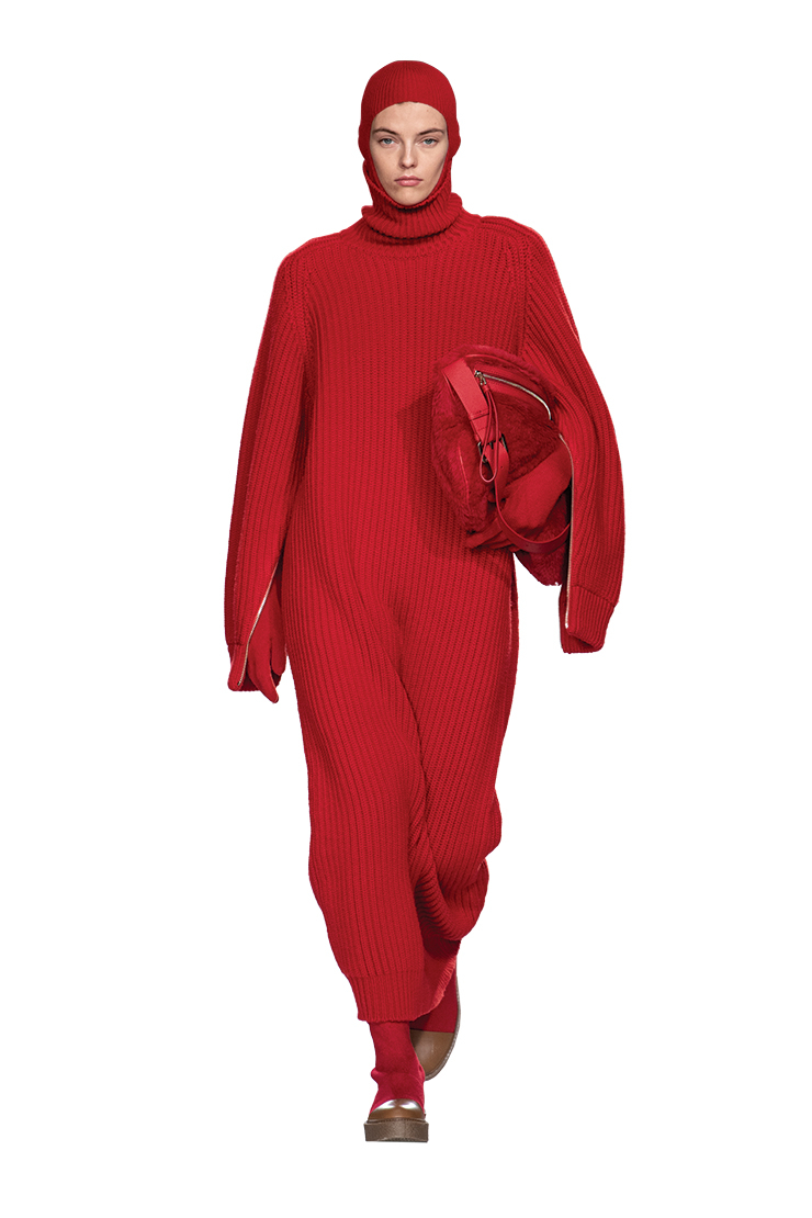 막스마라의 2022 F/W 시즌 키 룩.