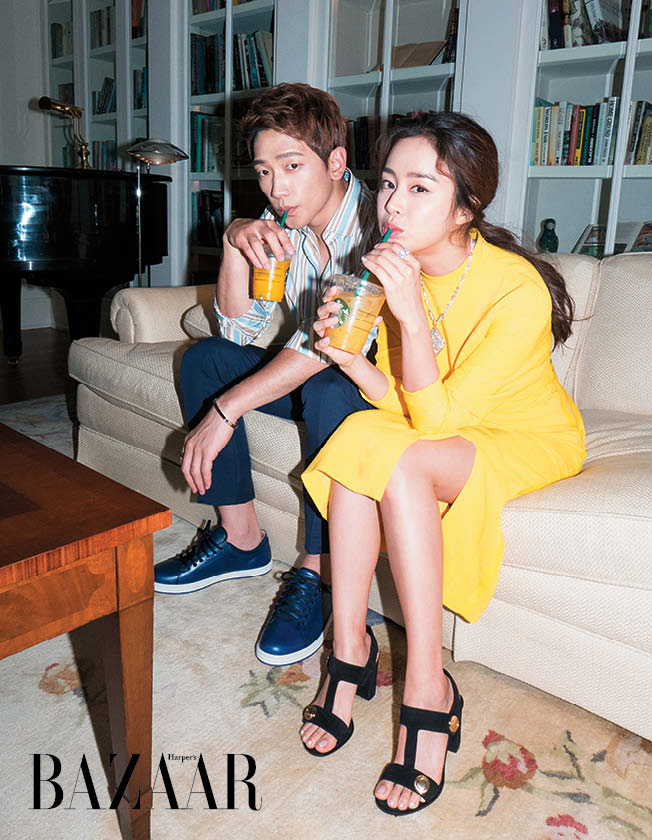 정지훈이 입은 스트라이프 셔츠는 가격 미정, 팬츠는 가격 미정, 스니커즈는 70만원대로 모두 Salvatore Ferragamo, 왼손 검지에 착용한 ‘비제로원 디자인 레전드 켈력션’의 반지, ‘비제로원 컬렉션’ 팔찌는 모두 Bulgari 제품. 김태희가 입은 슬릿 디테일의 드레스는 가격 미정, T 스트랩 스웨이드 힐은 80만원대로 모두 Salvatore Ferragamo, 화려한 다이아몬드 세팅의 ‘지아르디니 이탈리아니 컬렉션’ 목걸이, 오른손 중지에 착용한 다이아몬드 반지와 왼손 검지에 착용한 반지는 ‘디바스 드림 컬렉션’으로 모두 Bulgari 제품.