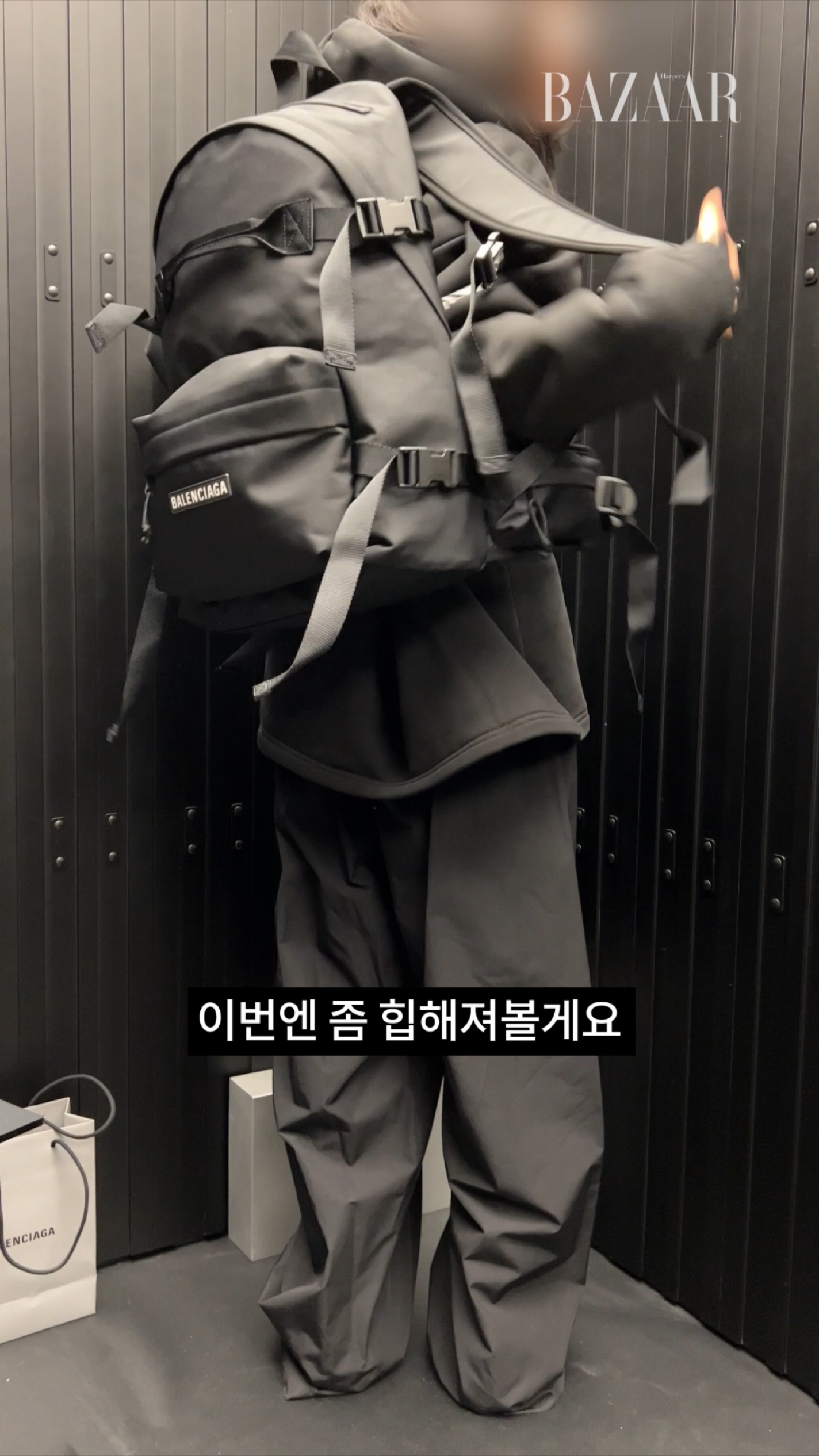 3B 스포츠 아이콘 방수 오버사이즈 후드 블랙 3백21만5천원, 스키 트랙수트 팬츠 2백 31만원, 스키 백팩 1백67만원