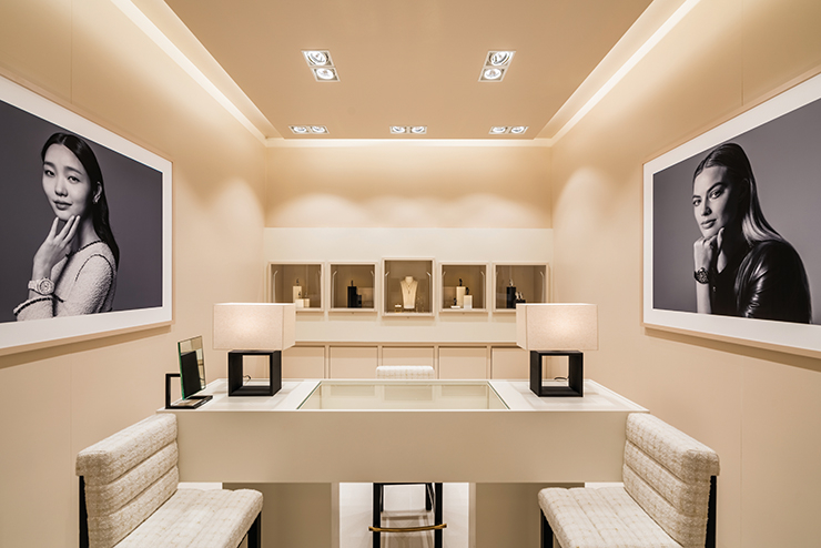 파인 주얼리 컬렉션, J12 워치 등을 선보이는 공간.