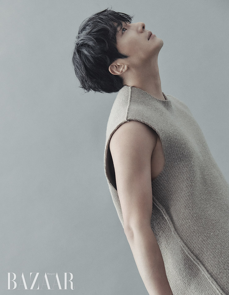 니트 베스트는 Hed Mayner.