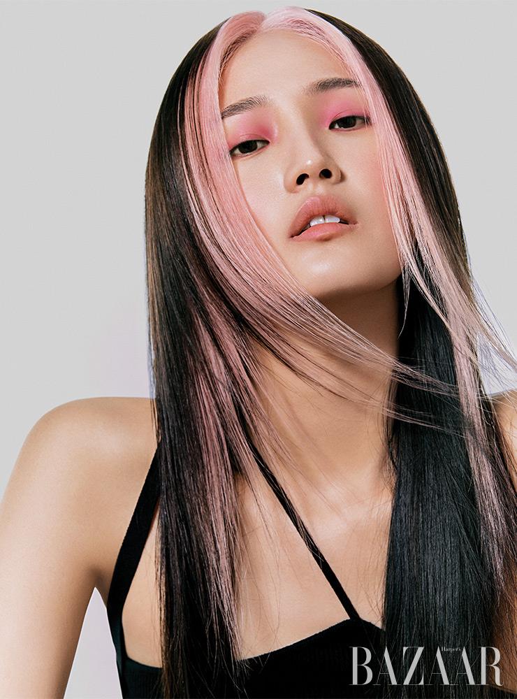 스트랩 톱, 뷔스티에는 Zara.