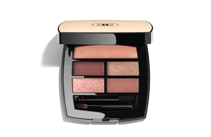 Chanel 레 베쥬 헬시 글로우 내추럴 아이섀도우 팔레트, 텐더 9만원.