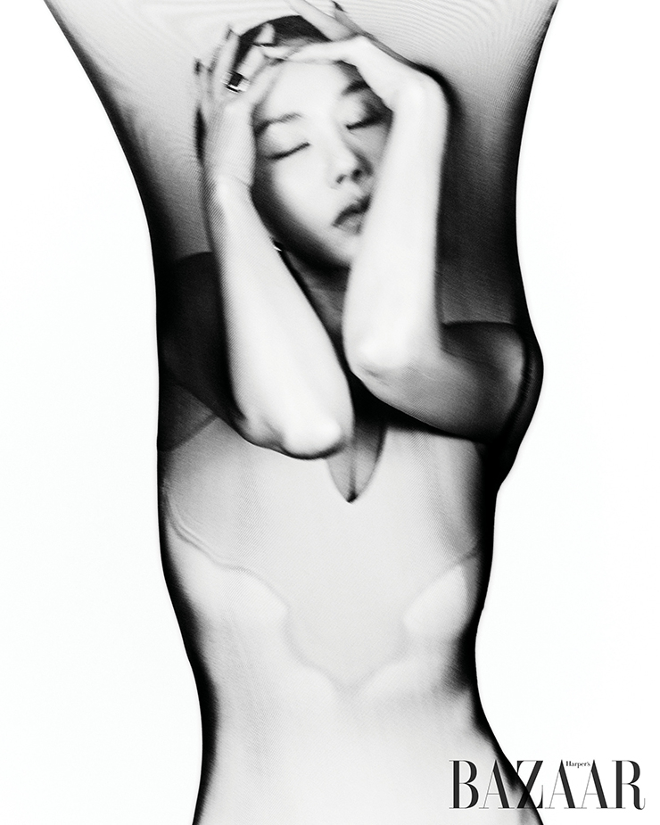 2002년 영화 <결혼은 미친 짓이다> 귀고리, 반지는 Stephen Webster. 보디수트는 스타일리스트 소장품.