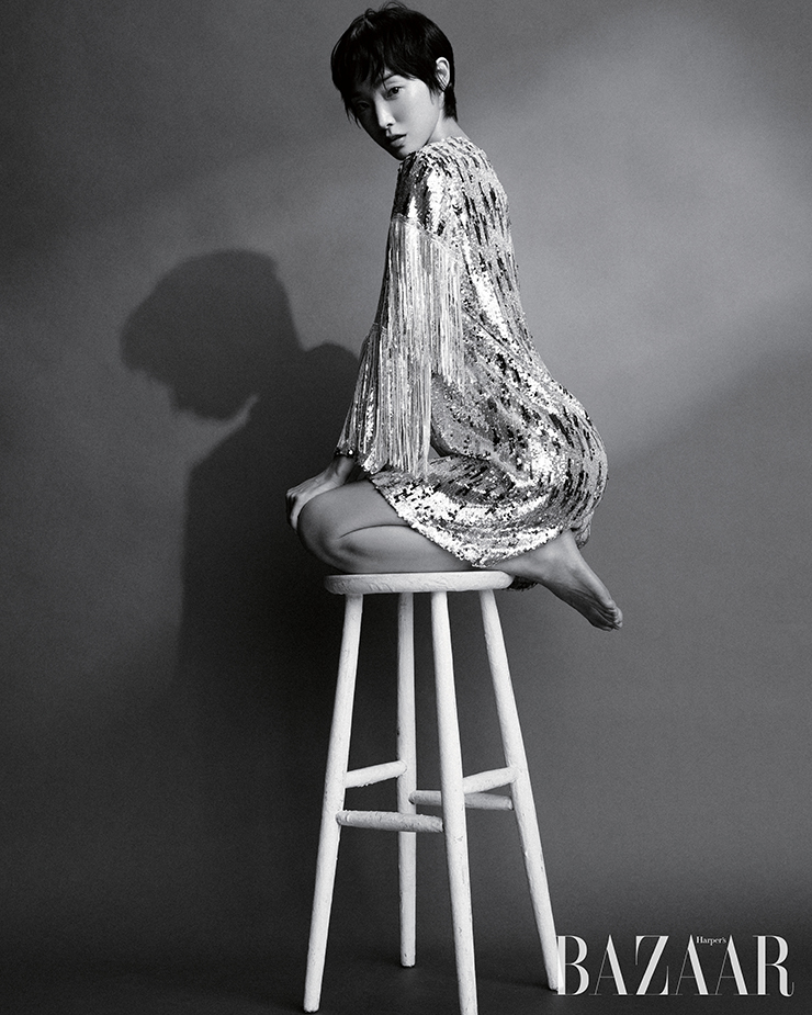 스팽글 드레스는 Zara.