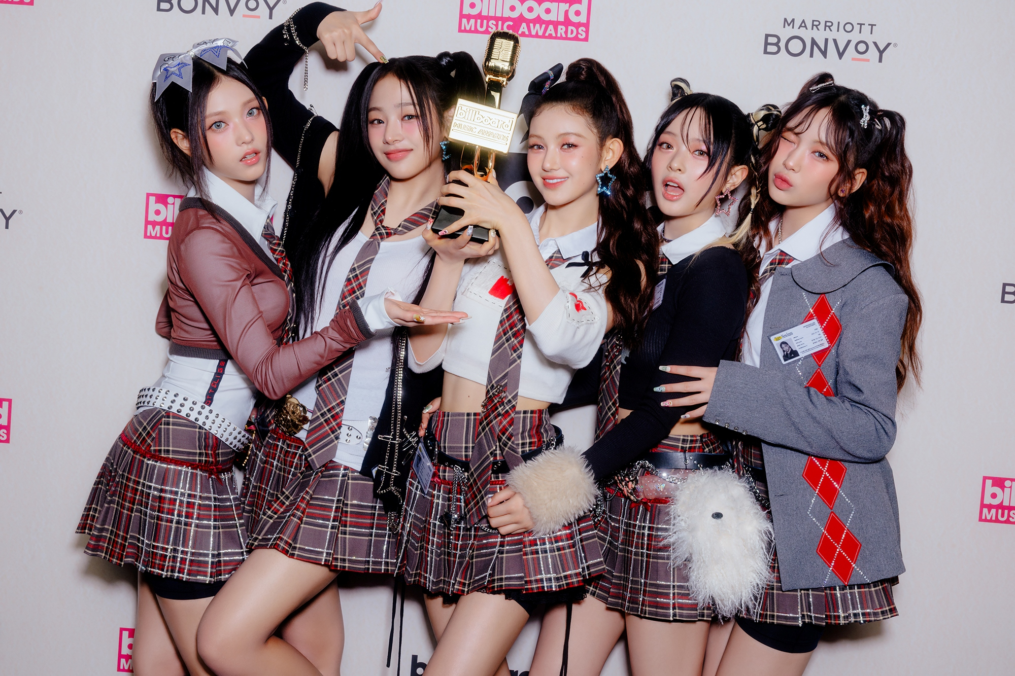 사진 / 어도어