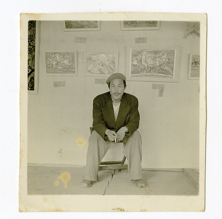 1955년 미도파 화랑에서 첫 개인전을 연 이중섭.