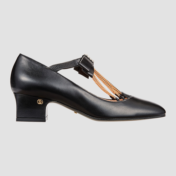 체인이 부착된 슈즈는 1백70만원 Gucci. 