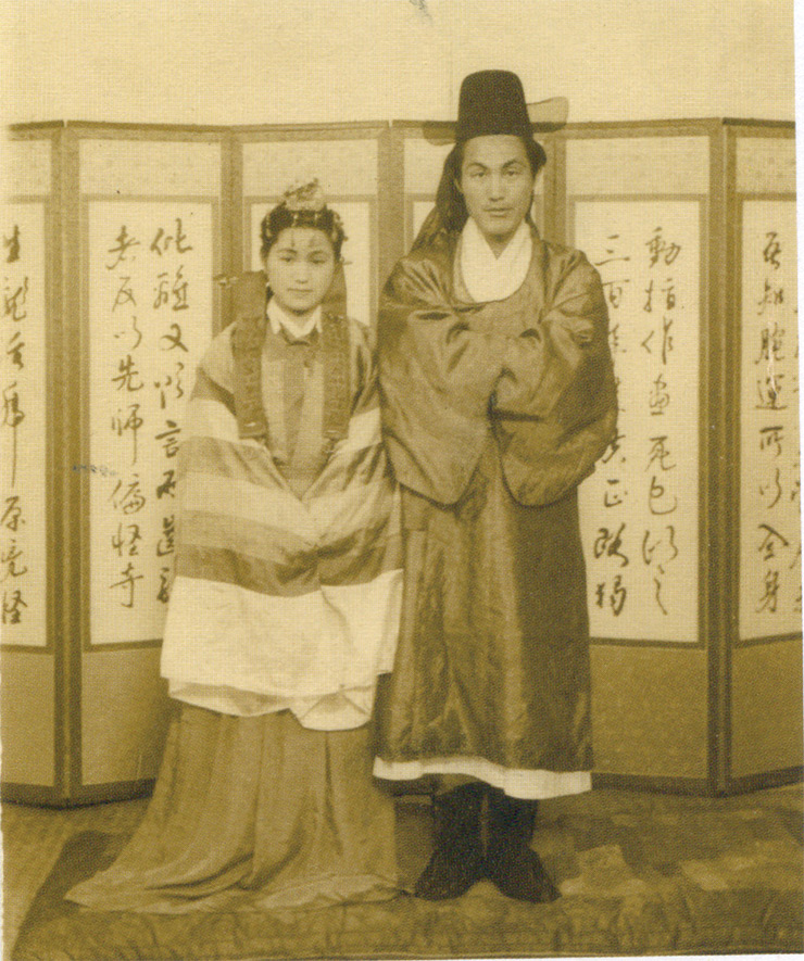 1939년 도쿄문화학원에서 처음 만나 1945년 원산에서 결혼식을 올린 이중섭 부부.