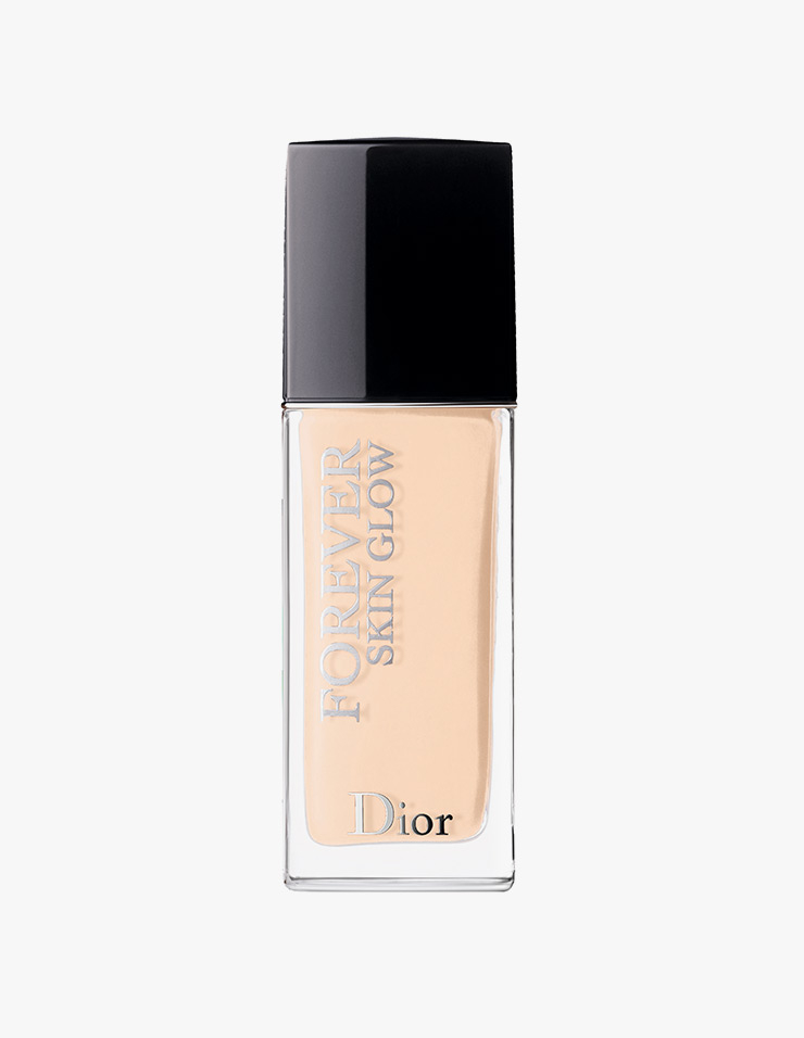 Dior 디올 포에버 스킨 글로우 24H 웨어 스킨-케어링 파운데이션 SPF 35/ PA++ 8만원대.