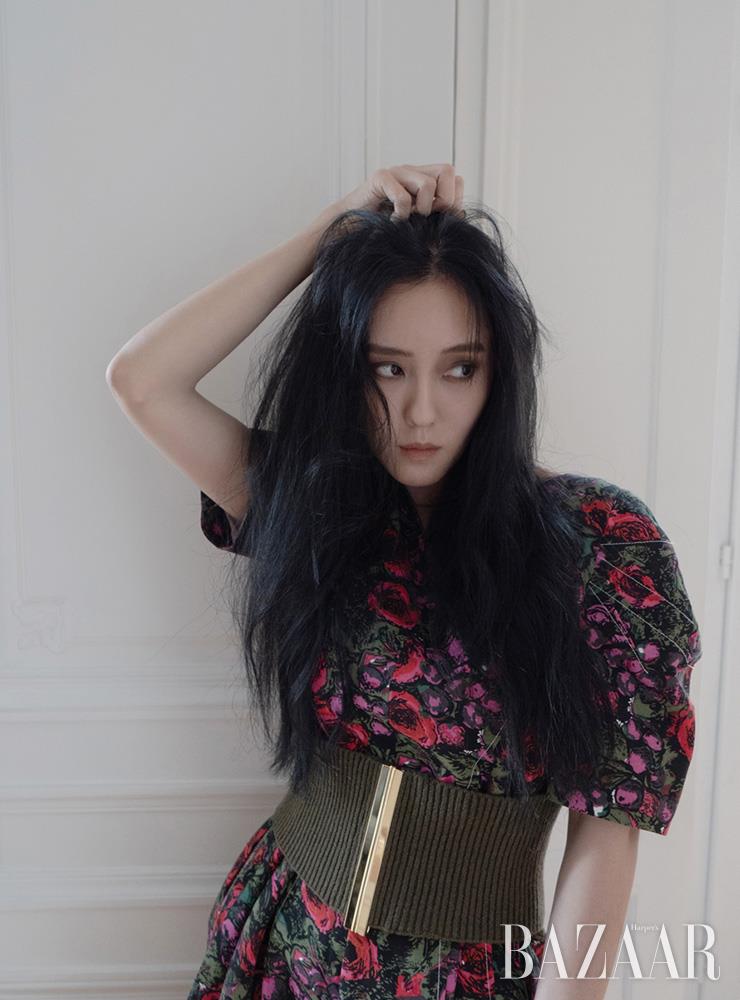 드레스, 벨트는 모두 Marni.