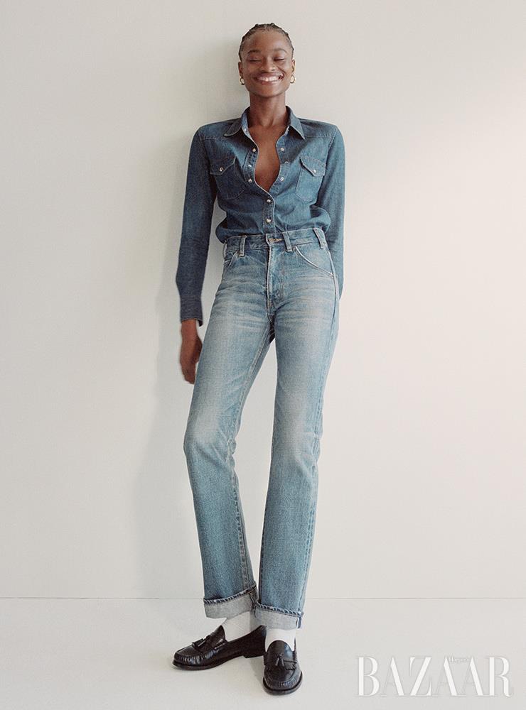 데님 셔츠, 팬츠, 로퍼는 모두 Celine by Hedi Slimane.