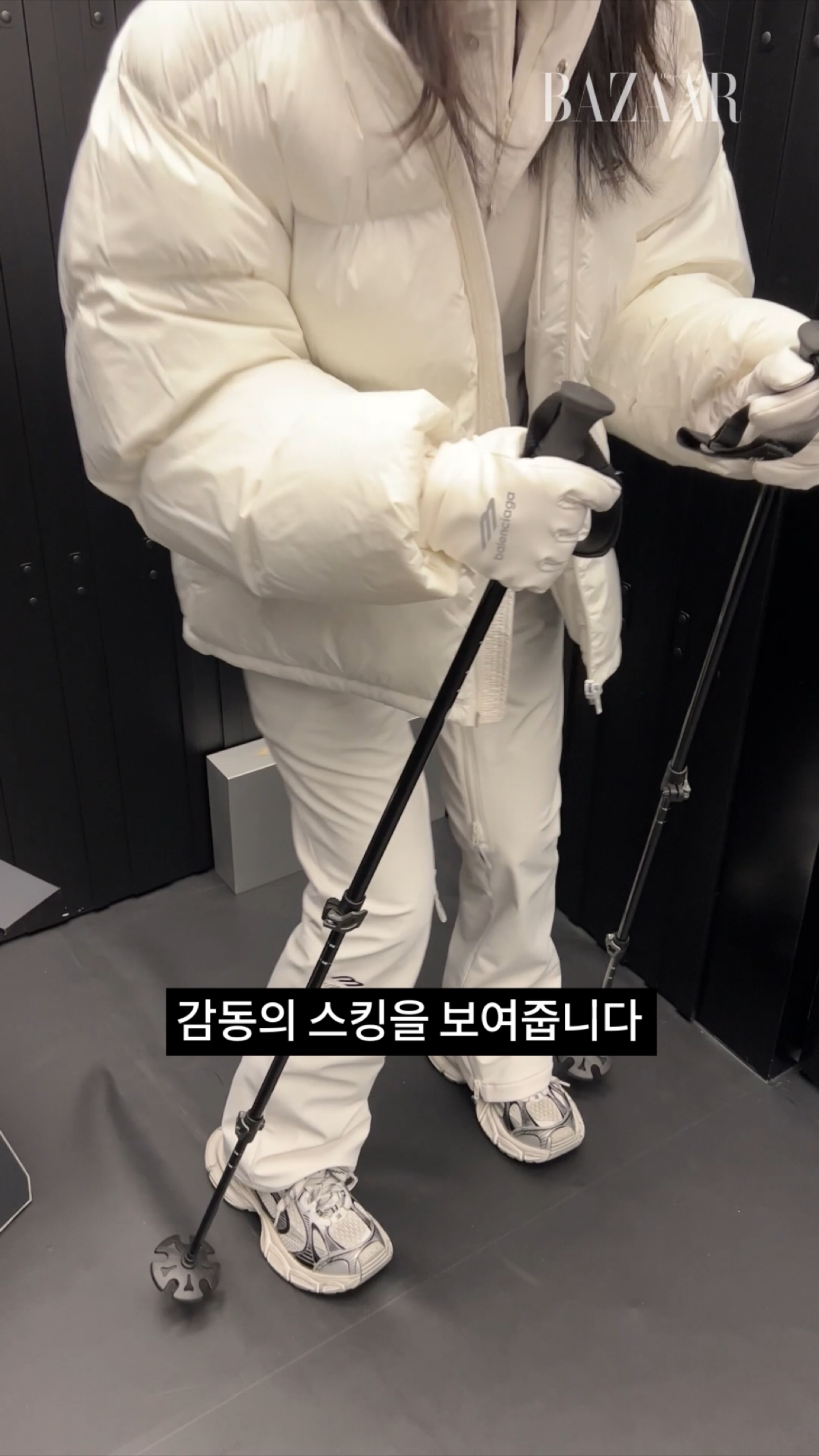 3B 스포츠 아이콘 스키 푸퍼 화이트 5백82만5천원, 3B 스포츠 아이콘 5포켓 스키 팬츠 화이트 3백49만5천원, 3XL 스키 스니커즈 2백15만원, 3B 스포츠 아이콘 스키 글러브 화이트 60만원, 하이킹 폴 블랙 59만원