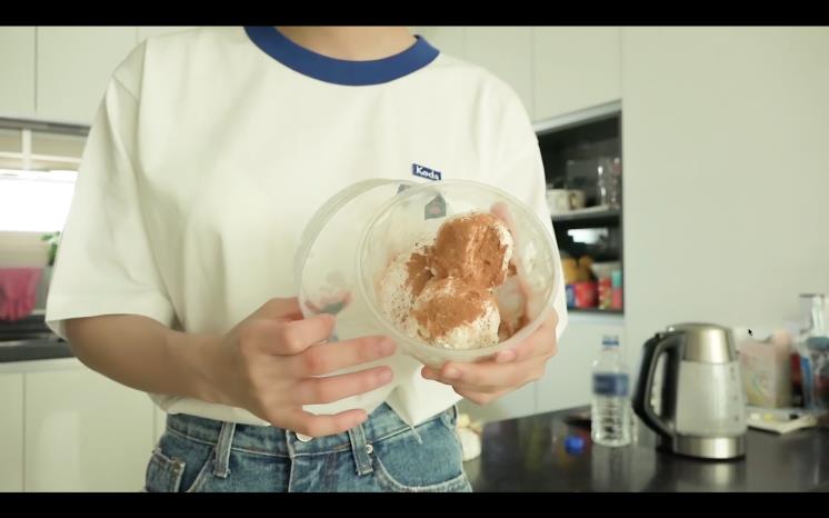 YouTube @OFFICIAL KIMSEJEONG