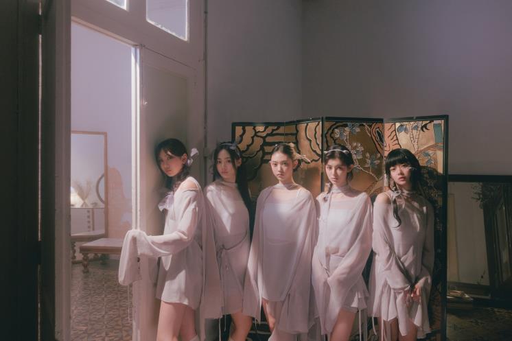 사진 / 어도어