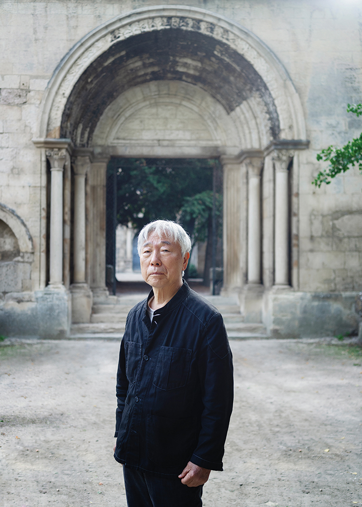 이우환 작가 프로필 이미지. 사진: Claire Dorn, Courtesy of Studio Lee Ufan